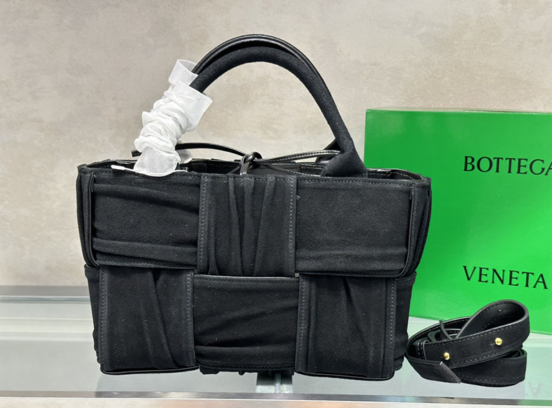 N品 Bottega Veneta ボッテガ・ヴェネタ ミニ アルコ トートバッグ 2024新作 ブラック 729043VCQC28425 カーフスキン シルバー金具 激安優良店 - 画像 (9)