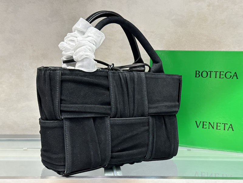 N品 Bottega Veneta ボッテガ・ヴェネタ ミニ アルコ トートバッグ 2024新作 ブラック 729043VCQC28425 カーフスキン シルバー金具 激安優良店 - 画像 (8)