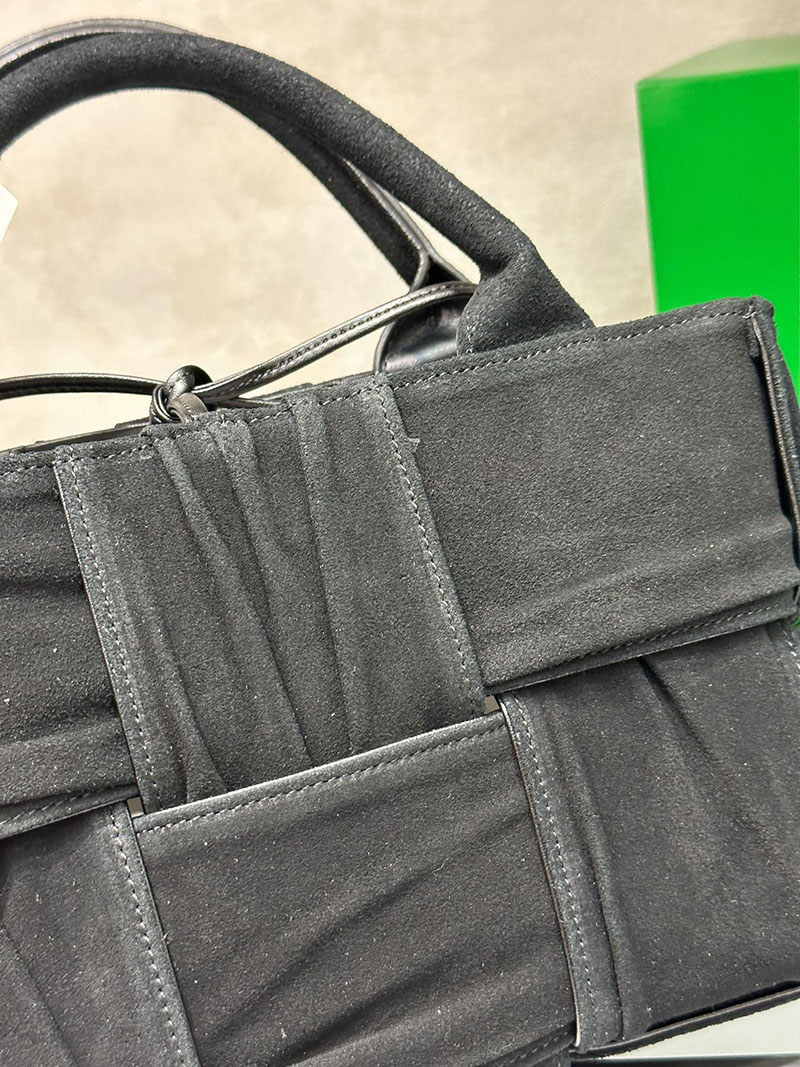 N品 Bottega Veneta ボッテガ・ヴェネタ ミニ アルコ トートバッグ 2024新作 ブラック 729043VCQC28425 カーフスキン シルバー金具 激安優良店 - 画像 (6)