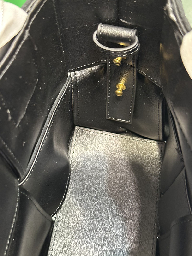 N品 Bottega Veneta ボッテガ・ヴェネタ ミニ アルコ トートバッグ 2024新作 ブラック 729043VCQC28425 カーフスキン シルバー金具 激安優良店 - 画像 (4)