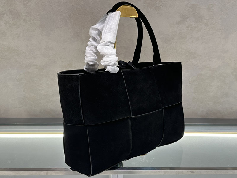 N品 Bottega Veneta ボッテガ・ヴェネタ ミディアム アルコ トートバッグ ブラック 966975VCP118425 カーフスキンスキン ゴールド金具 激安優良店 - 画像 (6)