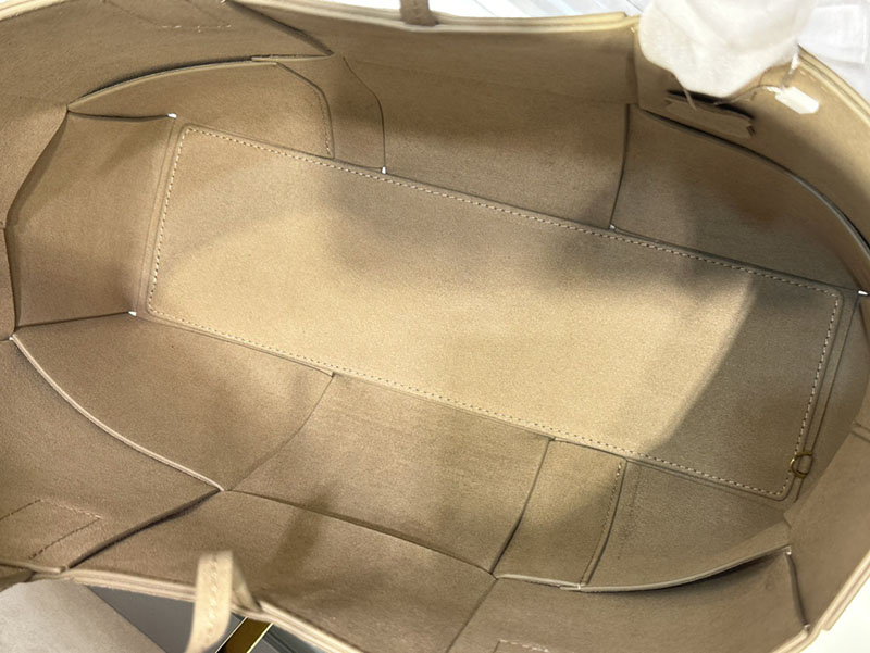 N品 Bottega Veneta ボッテガ・ヴェネタ ミディアム アルコ トートバッグ ポリッジ 966975VCP119776 カーフスキンスキン ゴールド金具 激安優良店 - 画像 (4)