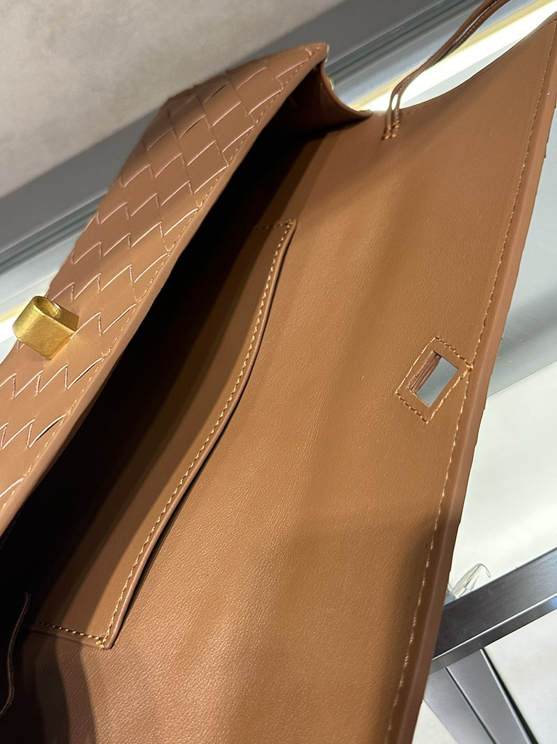 N品 Bottega Veneta ボッテガ・ヴェネタ アンディアーモ クラッチバッグ キャラメル 741511VCPP39830 ラムスキン、カーフ ゴールド金具 激安優良店 - 画像 (2)