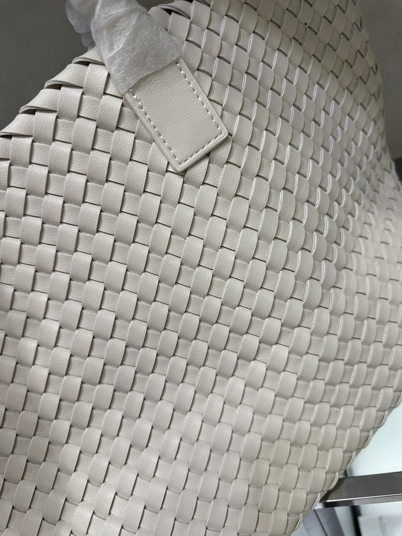 N品 Bottega Veneta ボッテガ・ヴェネタ トートバッグGM 人気 シーソルト 608811V91319195 ラムスキン ゴールド金具 激安優良店 - 画像 (3)