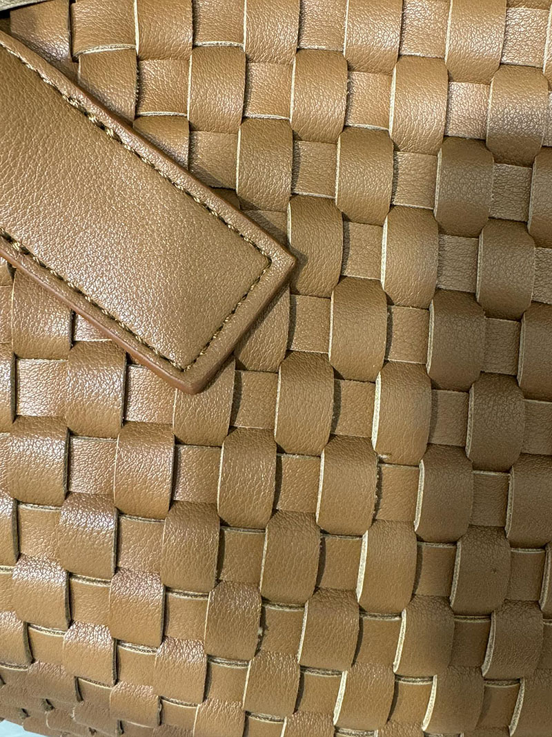 N品 Bottega Veneta ボッテガ・ヴェネタ トートバッグMM 人気 キャラメル 598511V91319830 ラムスキン ゴールド金具 激安優良店 - 画像 (4)