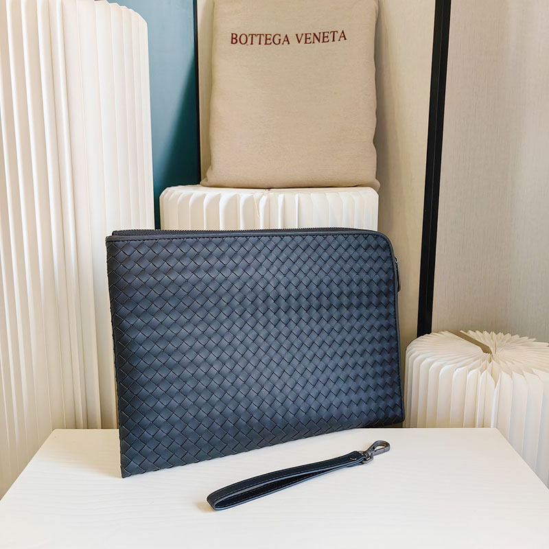 N品 Bottega Veneta ボッテガ・ヴェネタ ミディアム ポーチ スペース スペース 732638V2E418837 カーフスキン シルバー金具 激安優良店 - 画像 (8)