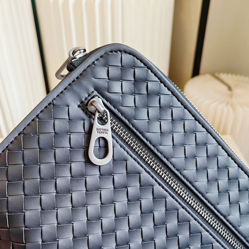 N品 Bottega Veneta ボッテガ・ヴェネタ ミディアム ポーチ スペース スペース 732638V2E418837 カーフスキン シルバー金具 激安優良店 - 画像 (5)