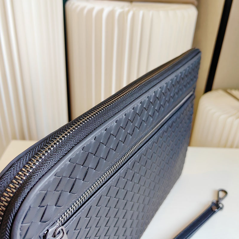 N品 Bottega Veneta ボッテガ・ヴェネタ ミディアム ポーチ スペース スペース 732638V2E418837 カーフスキン シルバー金具 激安優良店 - 画像 (4)
