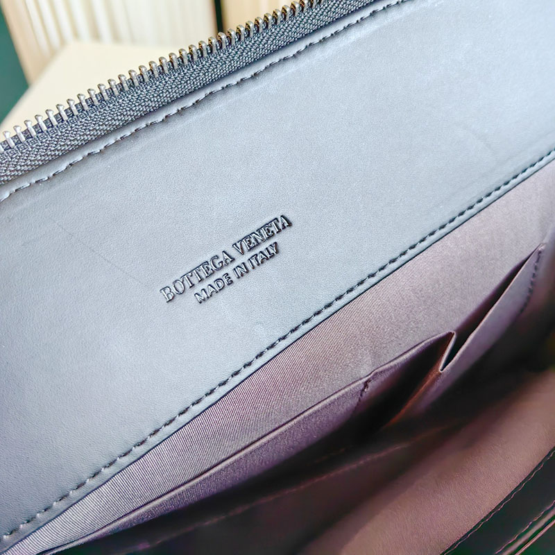 N品 Bottega Veneta ボッテガ・ヴェネタ ミディアム ポーチ スペース スペース 732638V2E418837 カーフスキン シルバー金具 激安優良店 - 画像 (2)