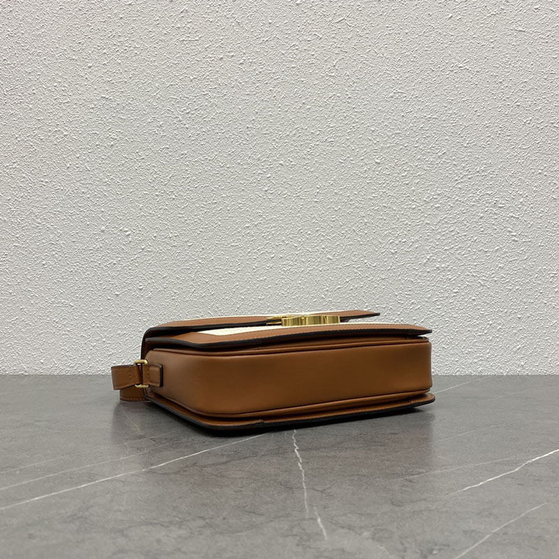 N品 セリーヌ バッグ 人気 ランキング CELINE ショルダーバッグ 人気 クラシック トリオンフ バッグ 191242EGC.02NT ナチュラル/タン ゴールド金具 - 画像 (3)