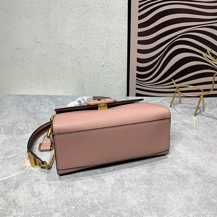 N品 ヴァレンティノ バッグ 人気 VALENTINO ブランドバッグ 人気ランキング ガラヴァーニ Vスリング 2412205 ウォーターライラック ゴールド金具 - 画像 (4)