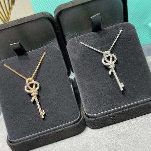 キー ペンダント(ミディアム) ティファニー ノット