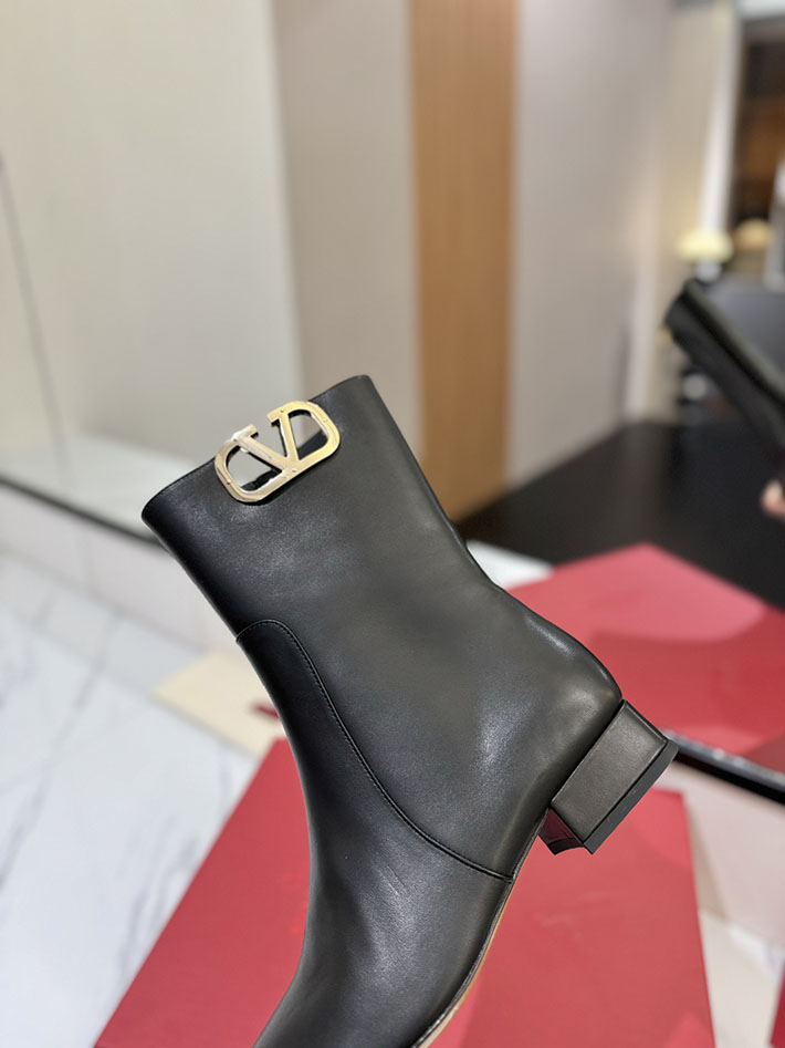 最高級ヴァレンティノスーパーコピー靴 ヴァレンティノブーツコピー VALENTINO ミドルブーツ レディース 歩きやすい 2412310 ブラック - 画像 (4)