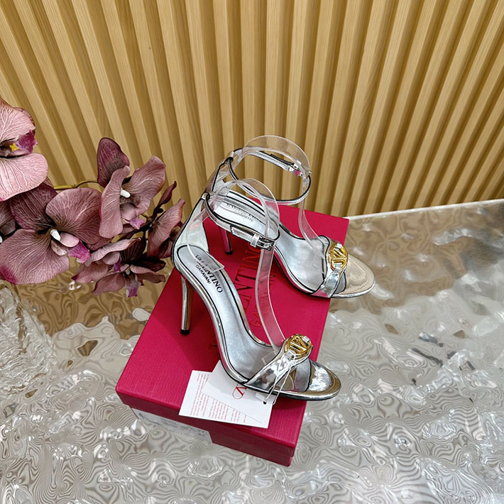 最高級ヴァレンティノスーパーコピー靴 ヴァレンティノサンダルコピー VALENTINO ローヒール レディース サンダル 2412438 シルバー - 画像 (9)