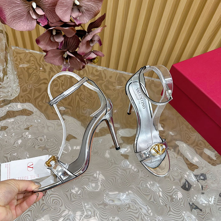 最高級ヴァレンティノスーパーコピー靴 ヴァレンティノサンダルコピー VALENTINO ローヒール レディース サンダル 2412438 シルバー - 画像 (4)
