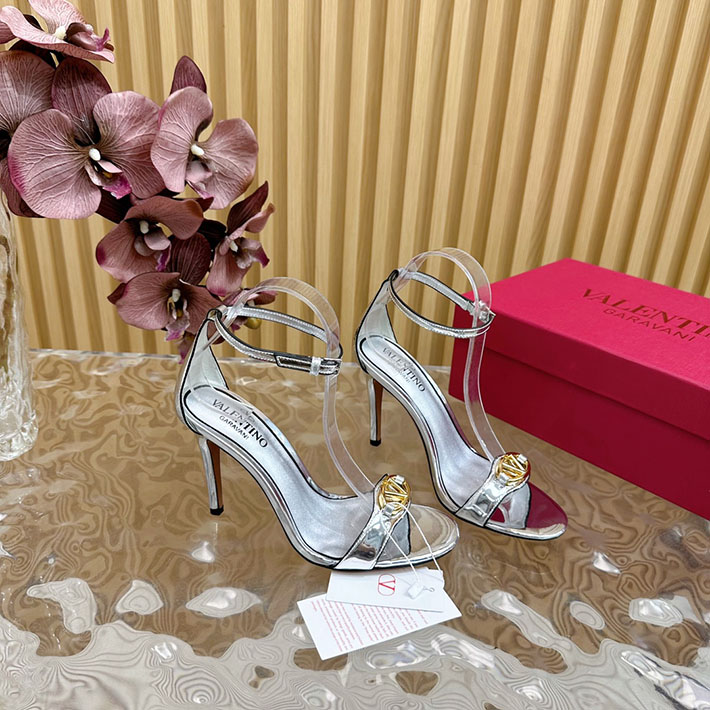 最高級ヴァレンティノスーパーコピー靴 ヴァレンティノサンダルコピー VALENTINO ローヒール レディース サンダル 2412438 シルバー - 画像 (3)