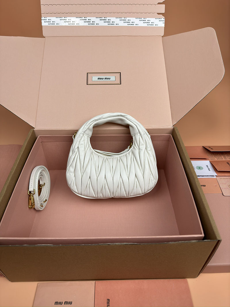 MiuMiu ワンダー マテラッセレザー ホーボーミニバッグ ホワイト 5BP078_N88_F0009_V_OOO ゴールド金具 流行りのバック レディース - 画像 (8)