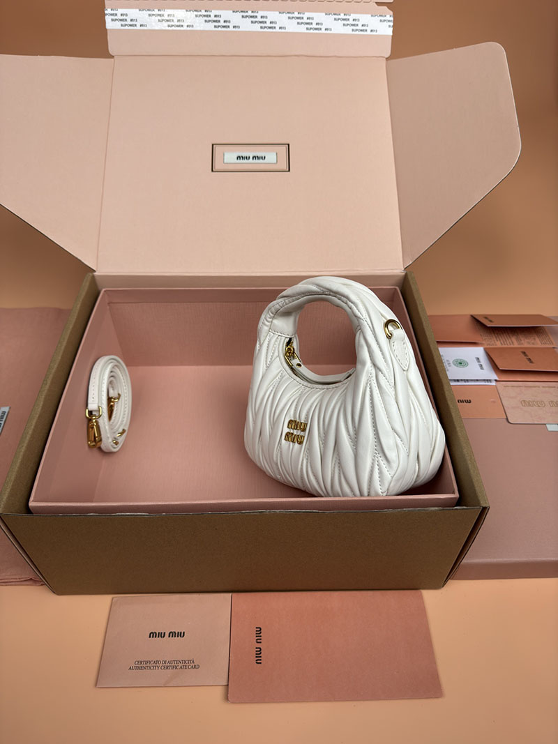 MiuMiu ワンダー マテラッセレザー ホーボーミニバッグ ホワイト 5BP078_N88_F0009_V_OOO ゴールド金具 流行りのバック レディース - 画像 (7)