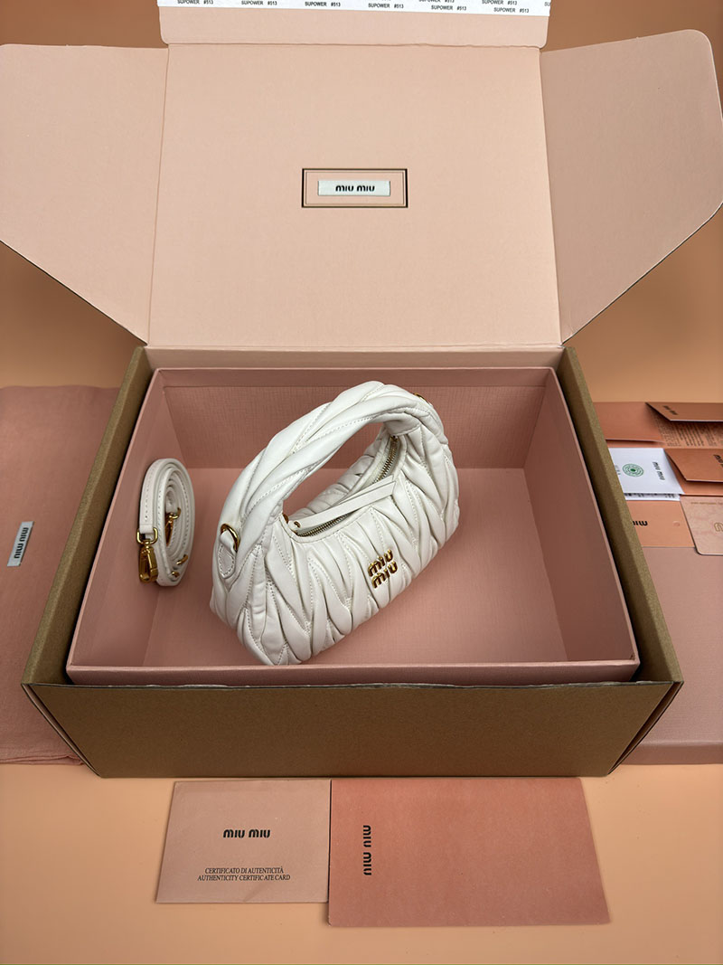 MiuMiu ワンダー マテラッセレザー ホーボーミニバッグ ホワイト 5BP078_N88_F0009_V_OOO ゴールド金具 流行りのバック レディース - 画像 (6)