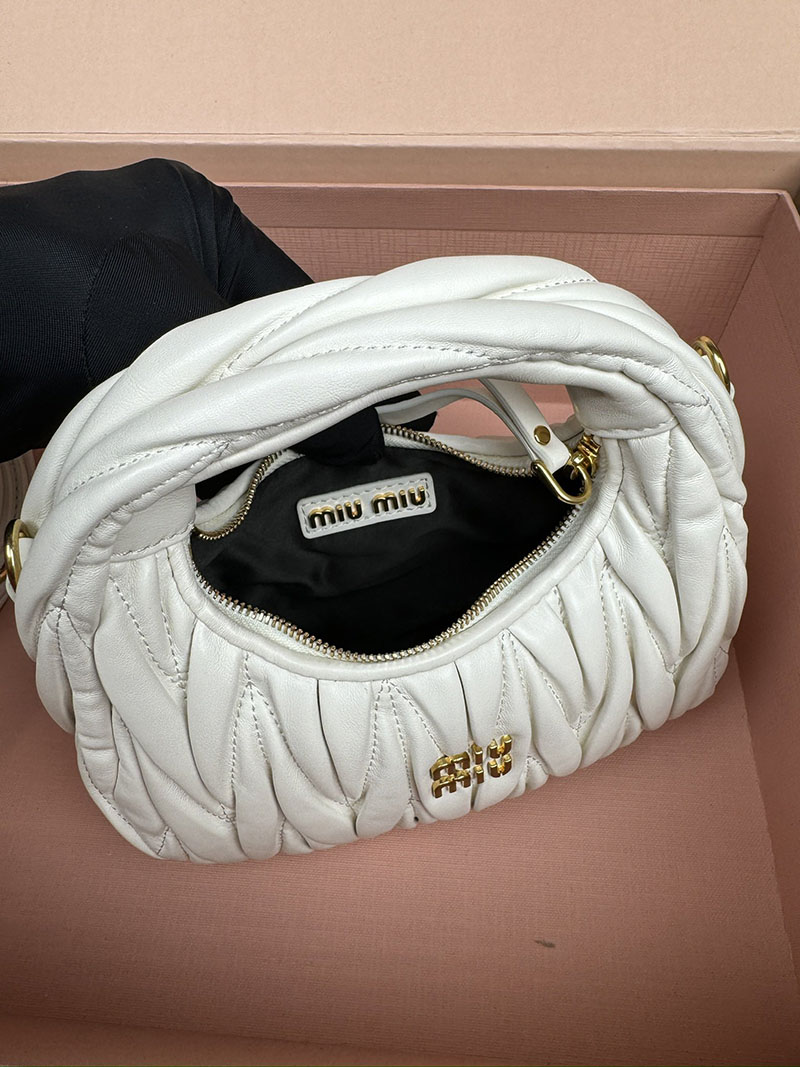 MiuMiu ワンダー マテラッセレザー ホーボーミニバッグ ホワイト 5BP078_N88_F0009_V_OOO ゴールド金具 流行りのバック レディース - 画像 (3)