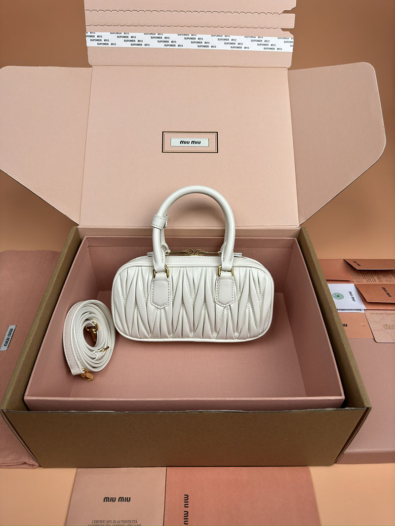 MiuMiu アルカディ マテラッセレザー ミニバッグ ホワイト 5BP088_AN88_F0009_V_OOO ゴールド金具 手提げバッグ 小さめ ブランド - 画像 (8)