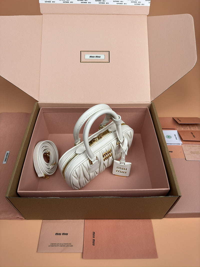 MiuMiu アルカディ マテラッセレザー ミニバッグ ホワイト 5BP088_AN88_F0009_V_OOO ゴールド金具 手提げバッグ 小さめ ブランド - 画像 (7)