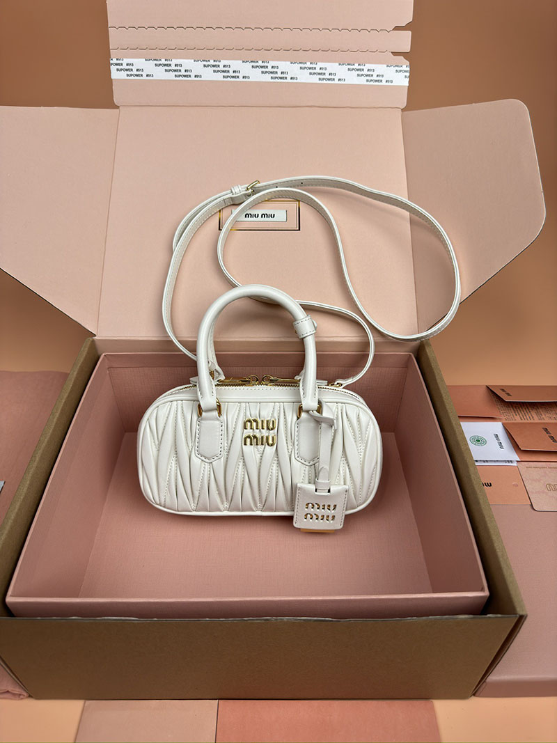 MiuMiu アルカディ マテラッセレザー ミニバッグ ホワイト 5BP088_AN88_F0009_V_OOO ゴールド金具 手提げバッグ 小さめ ブランド - 画像 (2)