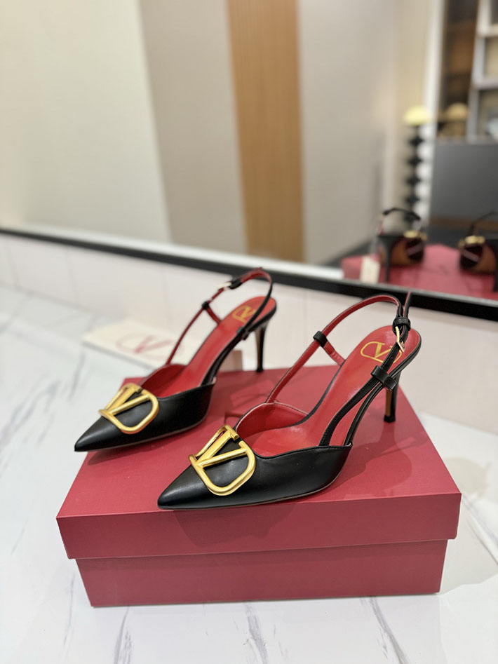 最高級ヴァレンティノスーパーコピー ヴァレンティノサンダルコピー VALENTINO 靴 2517332 ブラック/レッド チャンキーヒール サンダル ブランド - 画像 (9)