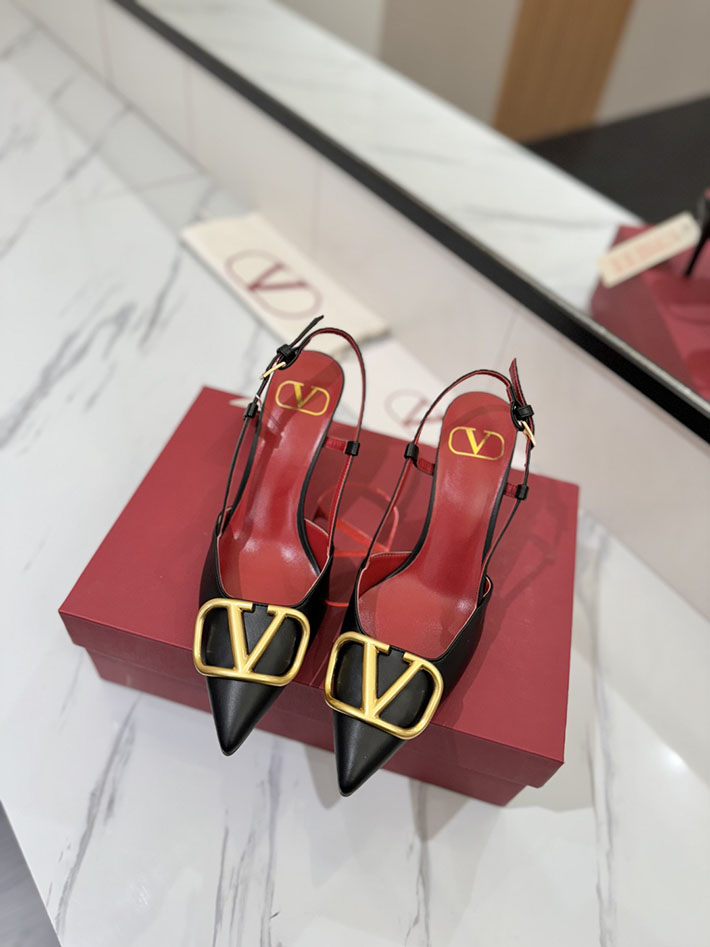 最高級ヴァレンティノスーパーコピー ヴァレンティノサンダルコピー VALENTINO 靴 2517332 ブラック/レッド チャンキーヒール サンダル ブランド - 画像 (8)