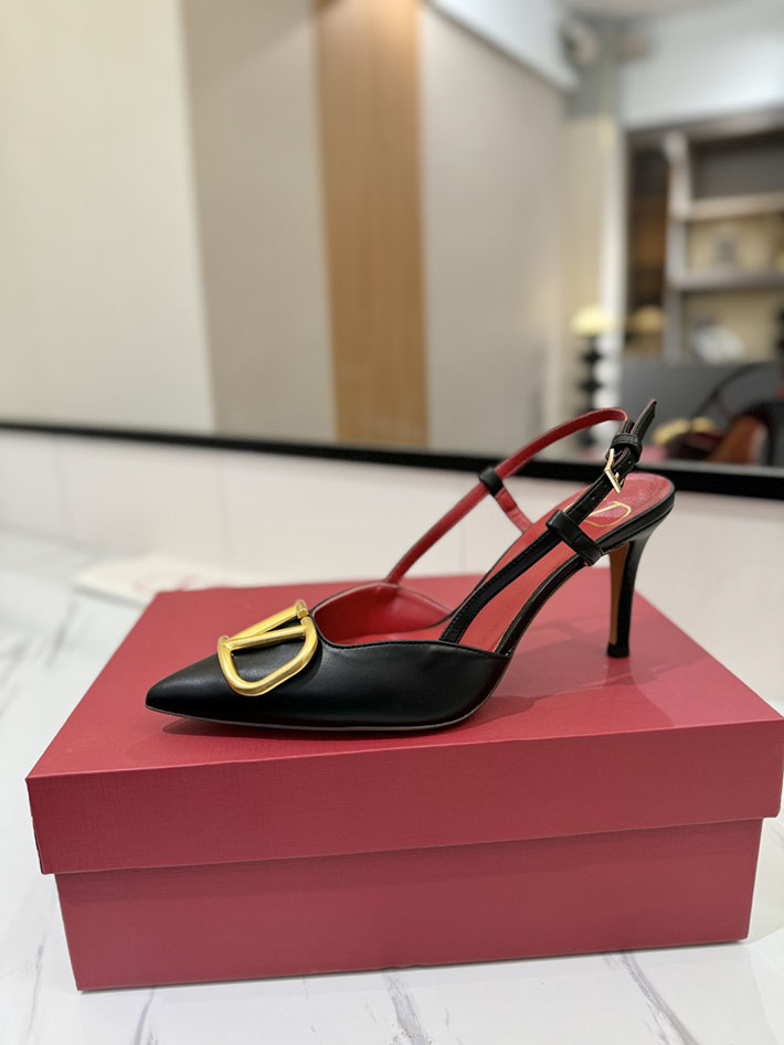 最高級ヴァレンティノスーパーコピー ヴァレンティノサンダルコピー VALENTINO 靴 2517332 ブラック/レッド チャンキーヒール サンダル ブランド - 画像 (7)