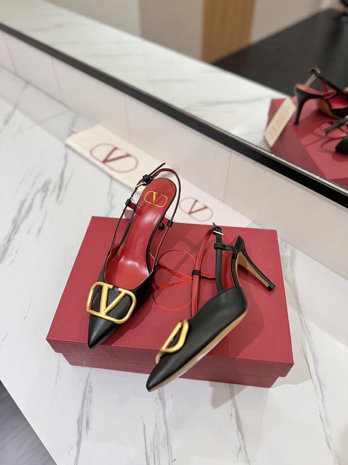 最高級ヴァレンティノスーパーコピー ヴァレンティノサンダルコピー VALENTINO 靴 2517332 ブラック/レッド チャンキーヒール サンダル ブランド - 画像 (6)