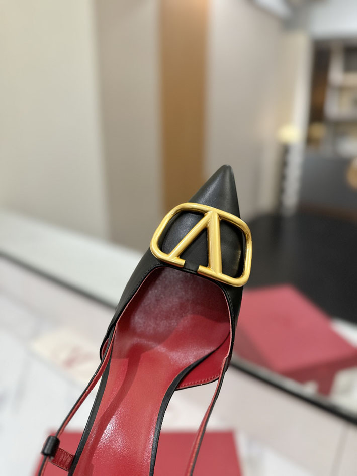 最高級ヴァレンティノスーパーコピー ヴァレンティノサンダルコピー VALENTINO 靴 2517332 ブラック/レッド チャンキーヒール サンダル ブランド - 画像 (5)
