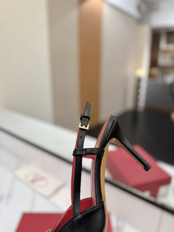 最高級ヴァレンティノスーパーコピー ヴァレンティノサンダルコピー VALENTINO 靴 2517332 ブラック/レッド チャンキーヒール サンダル ブランド - 画像 (4)