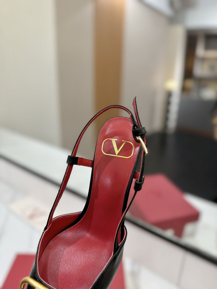 最高級ヴァレンティノスーパーコピー ヴァレンティノサンダルコピー VALENTINO 靴 2517332 ブラック/レッド チャンキーヒール サンダル ブランド - 画像 (3)