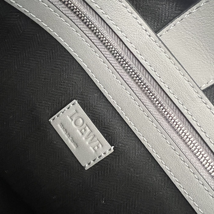 ロエベ 通勤バッグ レディース LOEWE バックル-ホリゾンタル-トート B692K99X02-7240 アスファルトグレー クラシックカーフ シルバー金具 - 画像 (2)