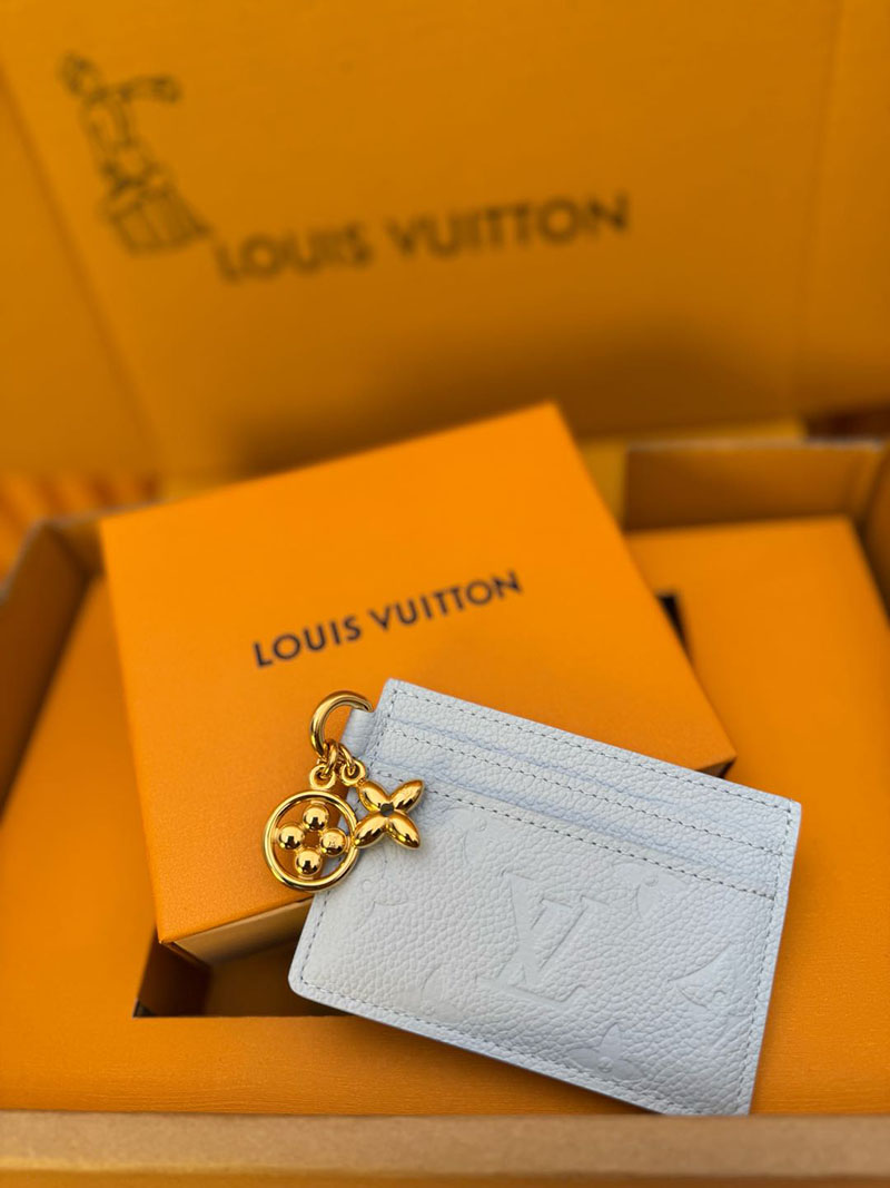 並行輸入品 ルイヴィトン アンプラント ポルト カルト・LV チャーム M83585 RFID モノグラム ブルー ヴィトン カードケース 使い方 - 画像 (3)