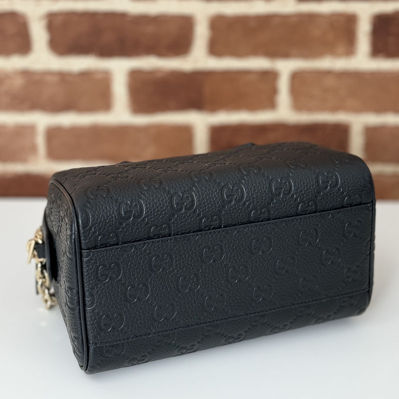 グッチ バッグ 人気 GUCCI GGエンブレム スモール トップハンドルバッグ 815255 AAEEM 1000 ブラック グッチ ミニボストン ヴィンテージ - 画像 (4)