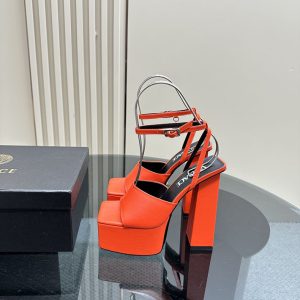 ヒール サンダル 歩きやすい