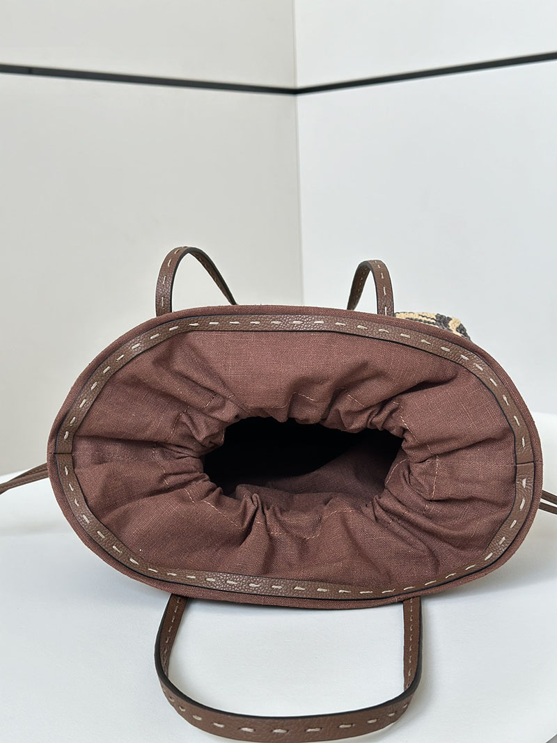 フェンディ 人気バッグ FENDI ロール スモール ブラウンFFラフィア クロシェ スリム クラッチ付きトートバッグ 8BH424AS3BF1PII - 画像 (3)
