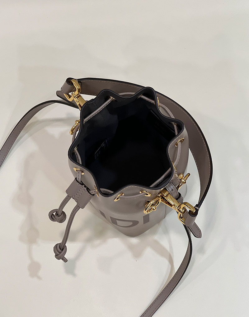 フェンディ 人気バッグ FENDI MINI MON TRESOR ミニ モン トレゾール スモール レザー ロゴ 巾着 鞄 グレージュ 8SB010AC9LF0E65 - 画像 (2)