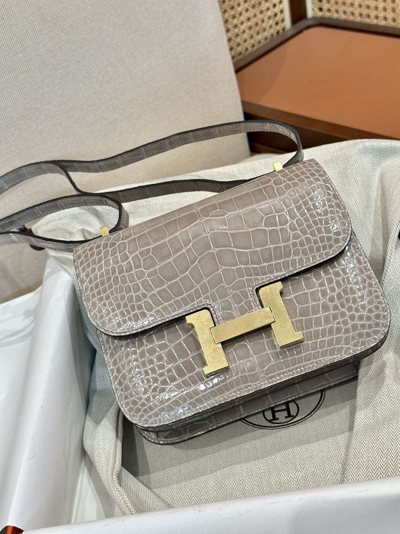エルメス アウトレット 店舗 HERMES コンスタンス3 ミニ トゥルティールグレー クロコダイル アリゲーターマット ゴールド金具 2520846 コンスタンス クロコ 定価 - 画像 (13)