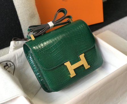 コンスタンス24 コーデ