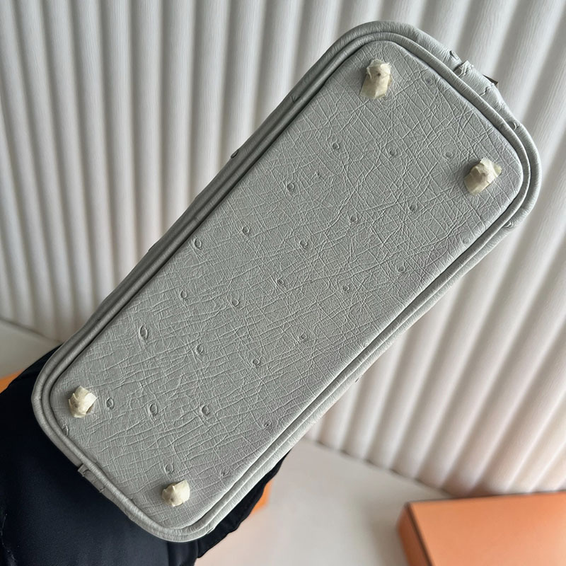 エルメス バッグ 人気 HERMES ボリード1923 20 ミニ パールグレー オーストリッチ ゴールド金具 2521251 ボリード1923 コーデ - 画像 (3)