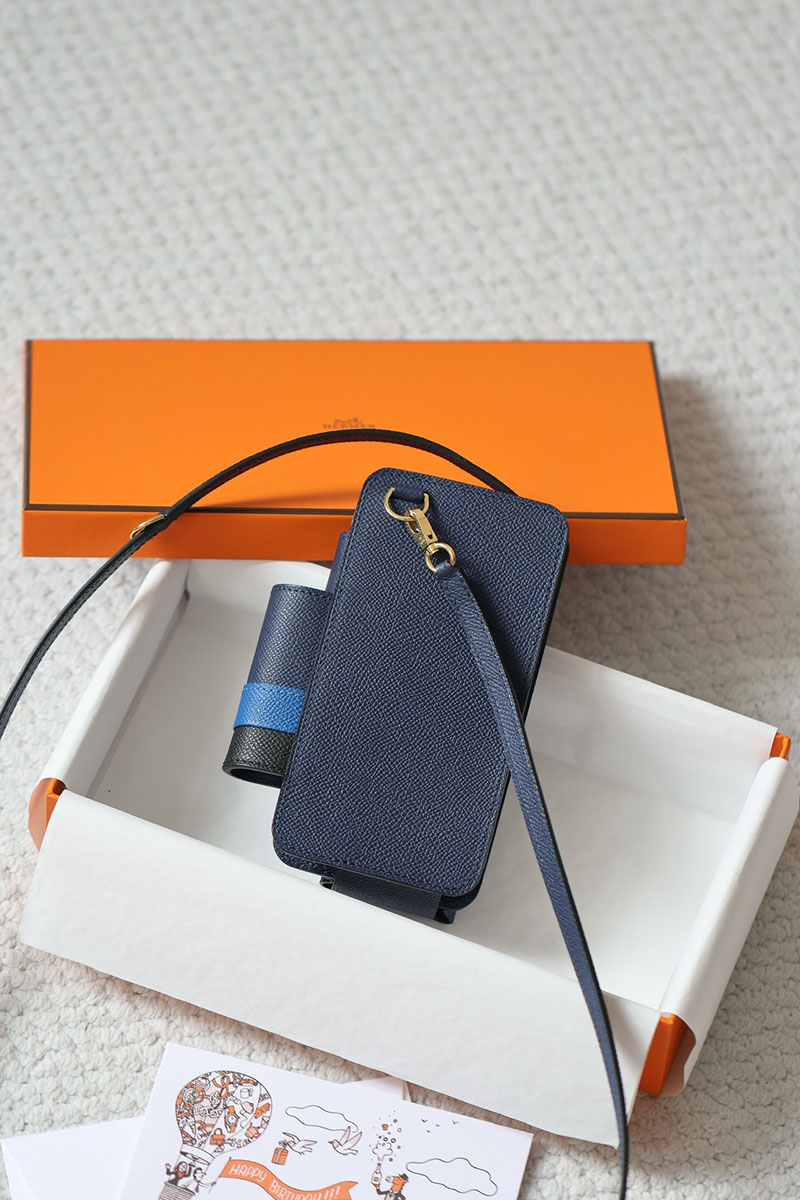 並行輸入品 HERMES エルメスウェイ スマートフォンケース リップケース付 ブルーサフィール/ブルーフランス/黒 ブラック ゴールド金具 2521325 エルメス携帯ショルダー - 画像 (2)