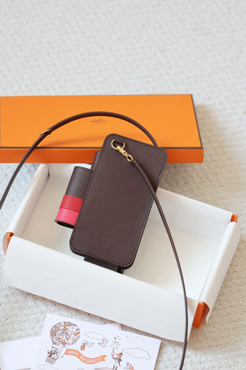 並行輸入品 HERMES エルメスウェイ スマートフォンケース リップケース付 ルージュセリエ ゴールド金具 2521326 エルメス スマホケース 斜めがけ - 画像 (2)