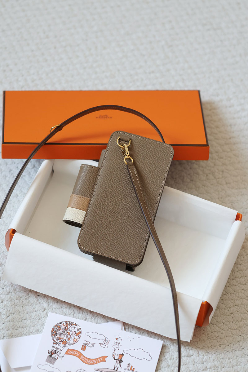 並行輸入品 HERMES エルメスウェイ スマートフォンケース リップケース付 エトゥープ/チャイ/ナタ ゴールド金具 2521327 エルメス スマホケース 斜めがけ - 画像 (2)