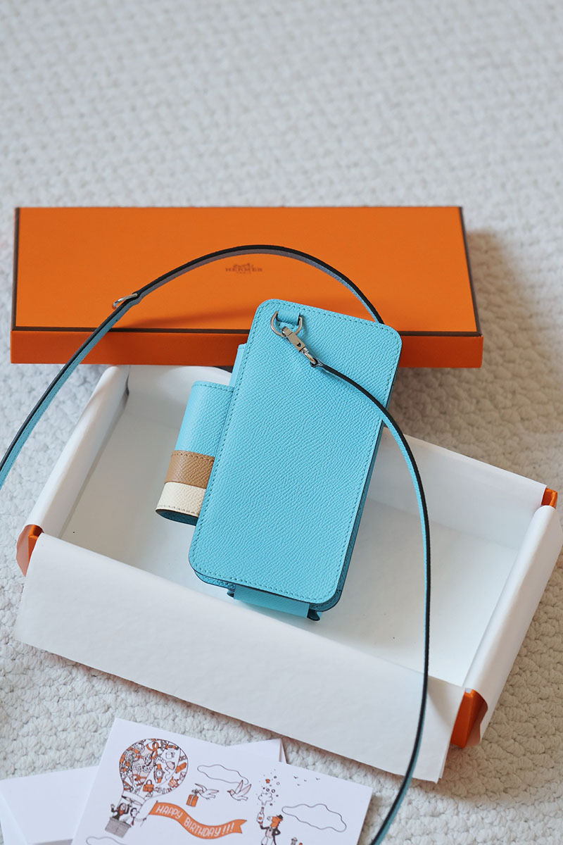並行輸入品 HERMES エルメスウェイ スマートフォンケース リップケース付 セレステ/チャイ/ナタ ゴールド金具 2521331 エルメス風 iphoneケース - 画像 (2)