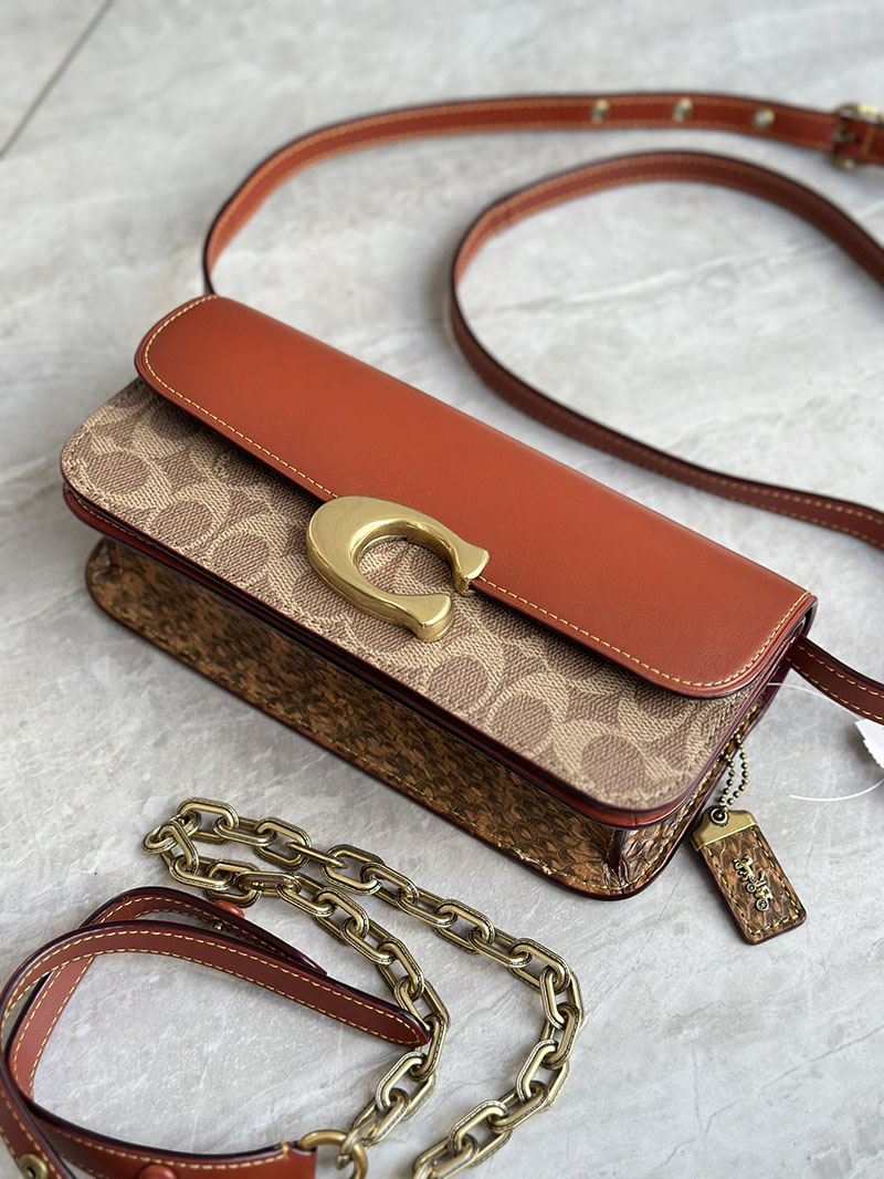 COACH CP131 B4XHG アイドル バッグ 23・シグネチャー キャンバス・スネークスキン ディテール コーチ ショルダーバッグ - 画像 (7)