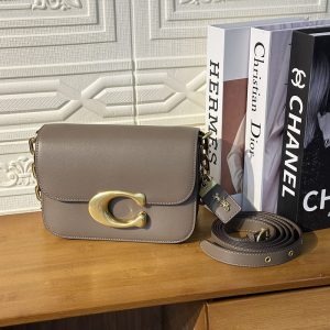 コーチ ショルダーバッグ 斜めがけ人気
