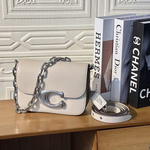 コーチ ショルダーバッグ 斜めがけ人気